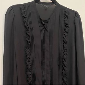 Express Pleat & Scallop Blouse